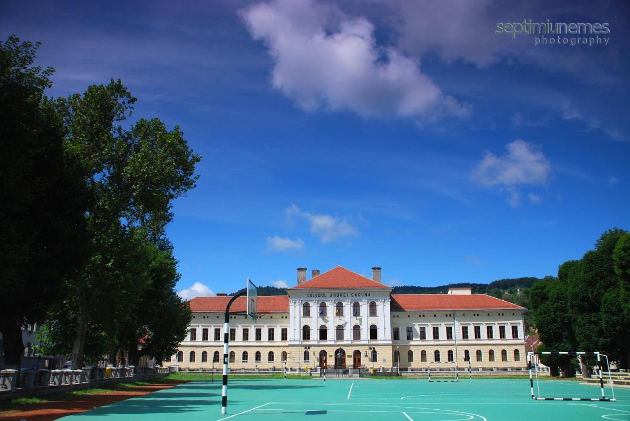 The Old Town Nest Apartment Brasov Bagian luar foto