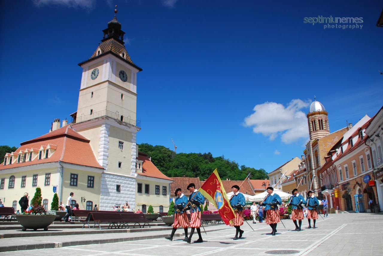 The Old Town Nest Apartment Brasov Bagian luar foto
